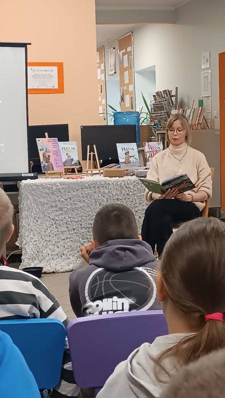 Ciekawe życie towarzyskie psów. Książki Marty Maj