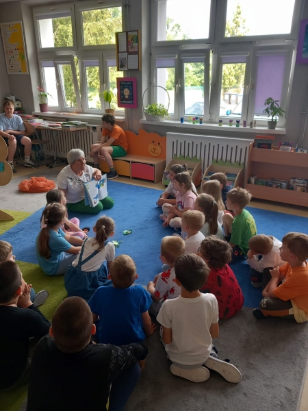 Ropuchy wyskakują z książek…