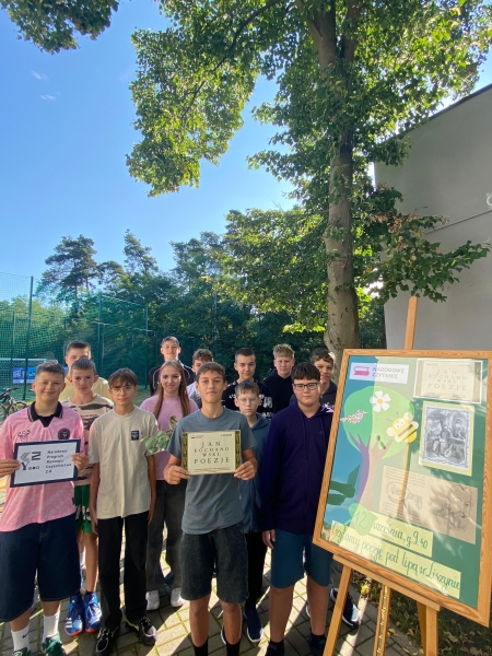 „Na lipę” pod lipą. Narodowe Czytanie 2025